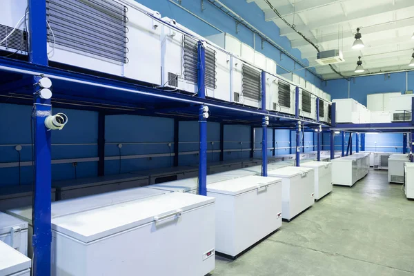 Warehouse with white refrigerators — Stock Photo, Image