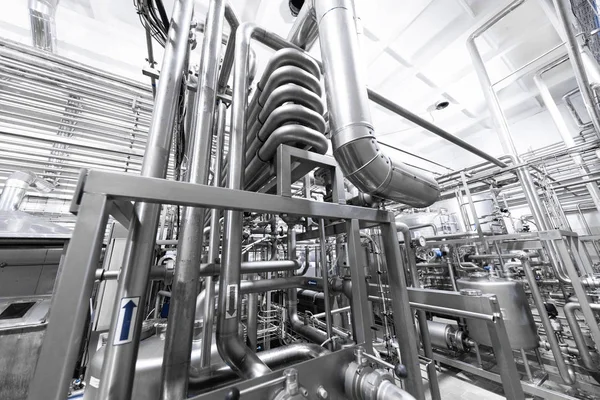 Equipment, cables and piping found inside of modern industrial power plant — Stock Photo, Image