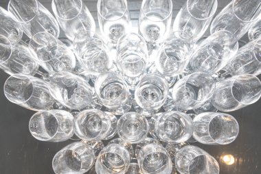 Boş bardak şampanya veya şarap Close-up olan törende masada