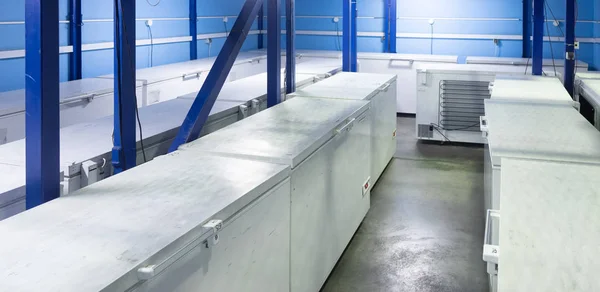 Warehouse with white refrigerators — Stock Photo, Image