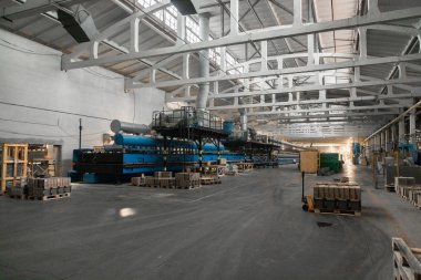 İşçiler görevlerini yerine getirmek Dükkanı üretim tesisi