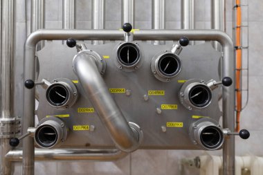 Endüstriyel Tesis içinde kolları ile krom sistem