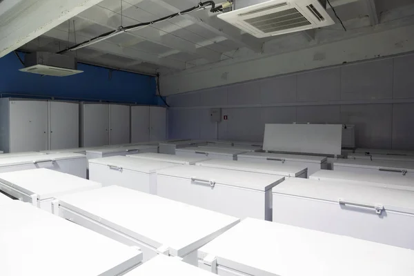 Warehouse with white refrigerators — Stock Photo, Image