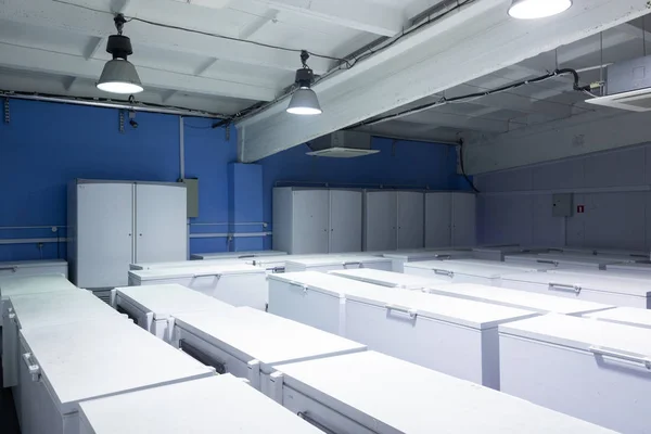 Warehouse with white refrigerators — Stock Photo, Image