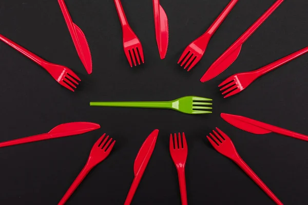 Disposable red and green plastic forks isolated on background — Stock Photo, Image