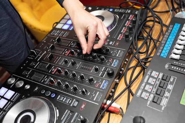 Nahaufnahme in der Disco im Club — Stockfoto