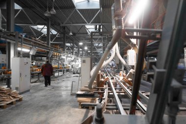İşçiler görevlerini yerine getirmek Dükkanı üretim tesisi