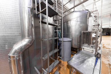 Krom kaplama borular, teller ve cihazlar. Endüstriyel arka plan