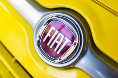 Minsk, Belarus-Mart 23, 2018: Fiat klasik araba amblem