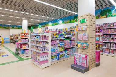 Minsk, Belarus-26 Mart 2018: çocuk dükkanında oyuncaklar bölümünün Iç