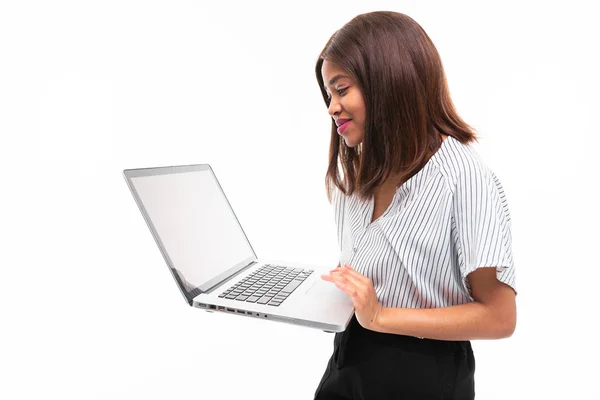 Smilling dark-skinned young girl present smth on the laptop isolated on background — Stock Photo, Image