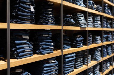 Minsk, Belarus-Mayıs 29, 2019: moda giysi dükkanı iç çekim