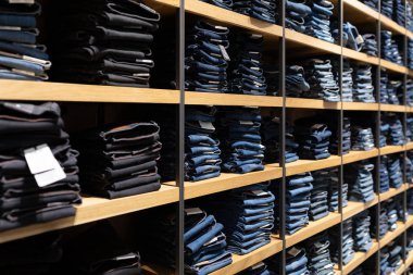 Minsk, Belarus-Mayıs 29, 2019: moda giysi dükkanı iç çekim