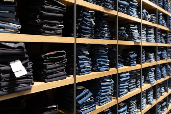 Minsk, Belarus-Mayıs 29, 2019: moda giysi dükkanı iç çekim