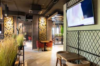 Minsk, Beyaz Rusya - 26 Nisan 2019: modern restoranın iç çekimi