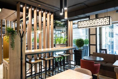 Minsk, Beyaz Rusya - 29 Mayıs 2019: restoranın ana giriş ve self servis bölgesinin yakın çekimi