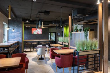 Minsk, Beyaz Rusya - 26 Nisan 2019: şık restoranın iç çekimi