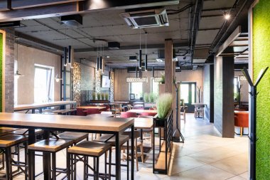 Minsk, Beyaz Rusya - 26 Nisan 2019: şık restoranın iç çekimi