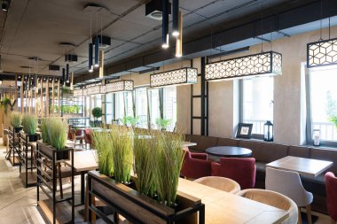 Minsk, Beyaz Rusya - 26 Nisan 2019: şık restoranın iç çekimi