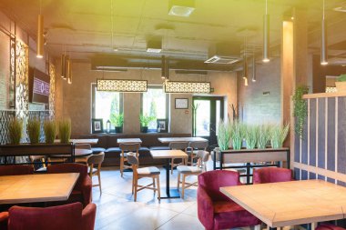 Minsk, Beyaz Rusya - 26 Nisan 2019: şık restoranın iç çekimi