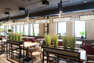 Minsk, Beyaz Rusya - 26 Nisan 2019: şık restoranın iç çekimi