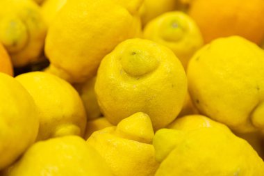 Gıda endüstrisi veya tarım arka plan için sarı olgun limon yakın çekim