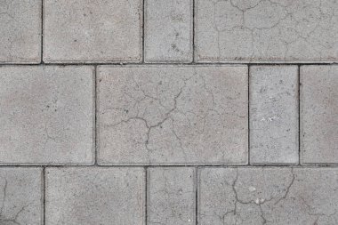 Biraz çatlamış gri sokak karosu yakın çekim