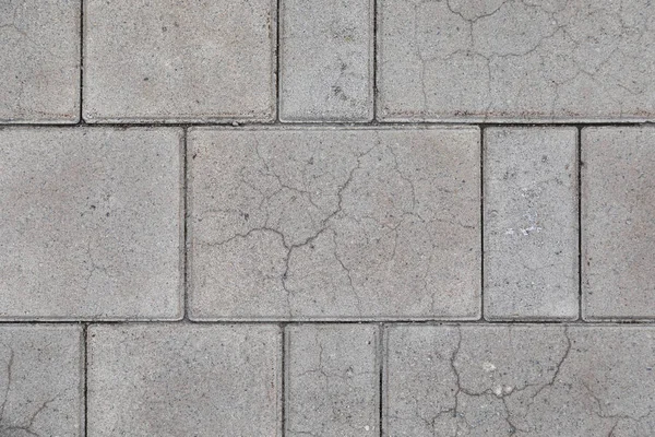 Primer plano de poco agrietado gris calle azulejo —  Fotos de Stock