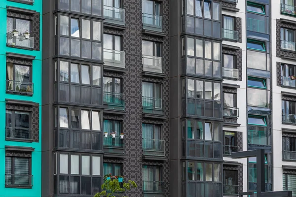 Close-up of wall of apartment building with balconies — Stock Photo, Image