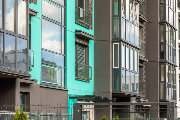 Close-up of house building wall with glass windows and balconies — Stock Photo, Image