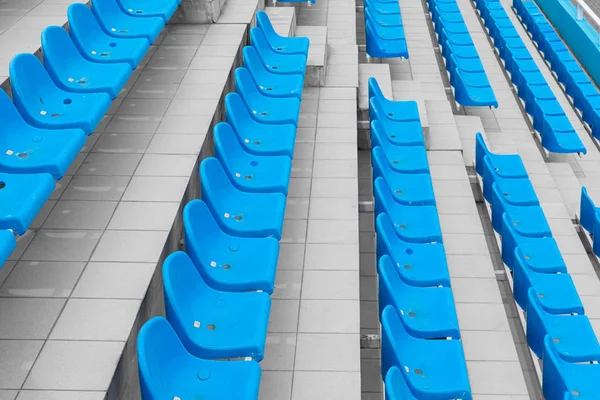 Descending rows of bright spectator seats in sport facility. — Stock Photo, Image