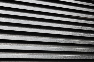 bina duvarında çizgili metal eskrim