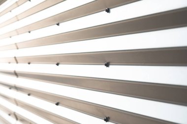 Çizgili şeffaf yüzey. Tonal perspektif. Alanın derinliğine sahip fotoğraf