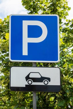 Açık hava, araba depolama ikonuna yakın çekim