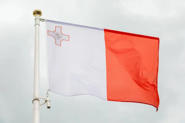 Bandera Malta Alto Del Cielo Ondeando Viento —  Fotos de Stock