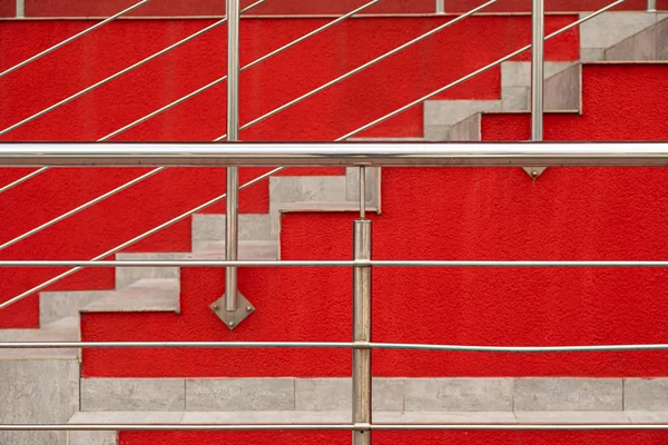 Utcai Lépcsők Korlátja Élénk Vörös Fal Ellen Fénykép Mélysége Mező — Stock Fotó