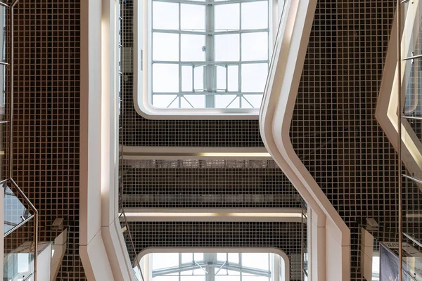 Vista Del Suelo Del Techo Geométrico Forma Edificio Moderno Elegante — Foto de Stock