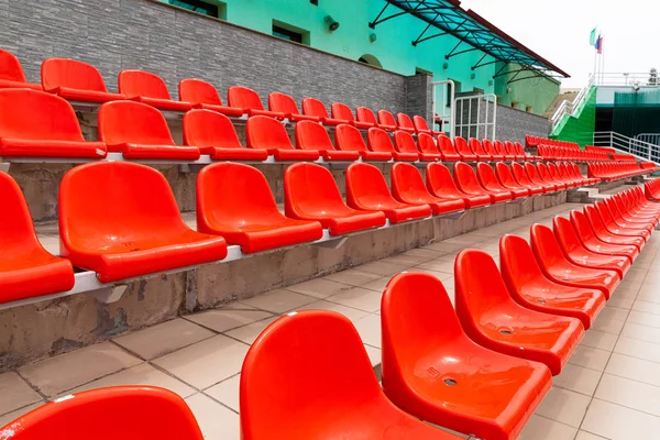 Nová Oranžová Plastová Sedadla Pro Sportovní Diváky — Stock fotografie