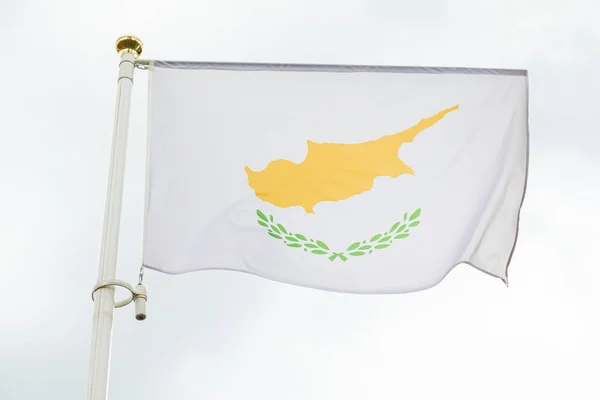 Флаг Средиземноморского Государства Кипр Дневном Свете Фоне Неба — стоковое фото