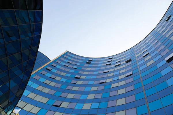 Vista Suelo Superficie Vidrio Azul Pared Del Edificio Semicírculo Que — Foto de Stock