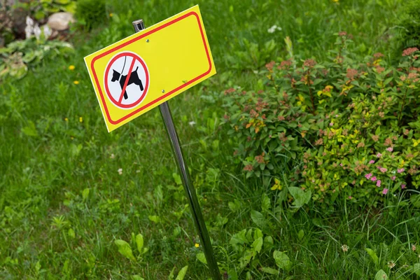 Ingen Hunder Eller Kjæledyr Tillatt Gressareal Diagonalt Utsyn – stockfoto