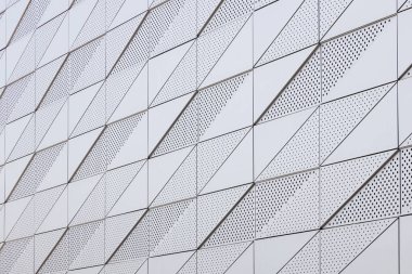Geometrik desenli yuvarlak delikli ışık yüzeyinin çapraz görünümü