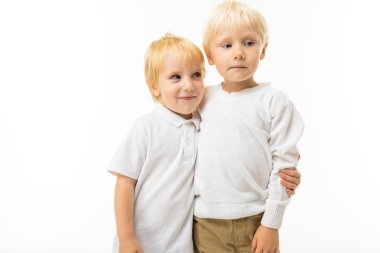 İki küçük kardeşin portresini yakından çek. 