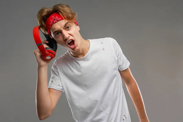 Remaja Tampan Dengan Headphone — Stok Foto