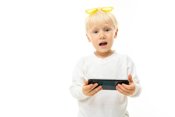 Lindo Niño Pequeño Con Teléfono — Foto de Stock