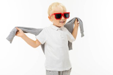 Moda düşkünü küçük çocuk. 