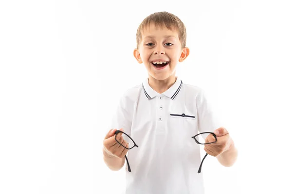 Kleiner Junge Zerbrach Seine Brille — Stockfoto