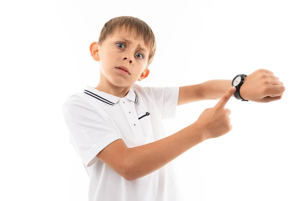 Junge Mit Uhr Gegen Weiß — Stockfoto