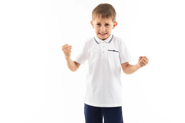 Lindo Chico Haciendo Cara Expresión Posando Estudio Contra Blanco — Foto de Stock