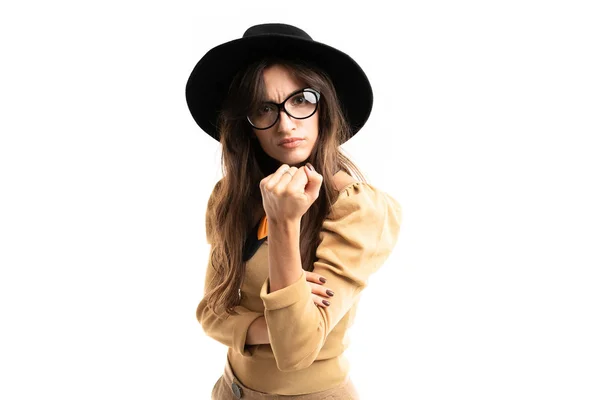 Hermosa Mujer Posando Estudio Contra Blanco Sombrero Gafas Graduadas —  Fotos de Stock